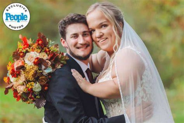 Is Elizabeth Johnston Still with Bryce? A Deep Dive into Their Relationship