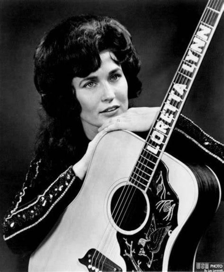 Loretta Lynn: Young Photos & Early Career Pictures