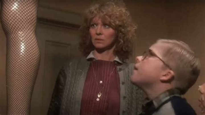Mom: A Christmas Story of Love and Tradition